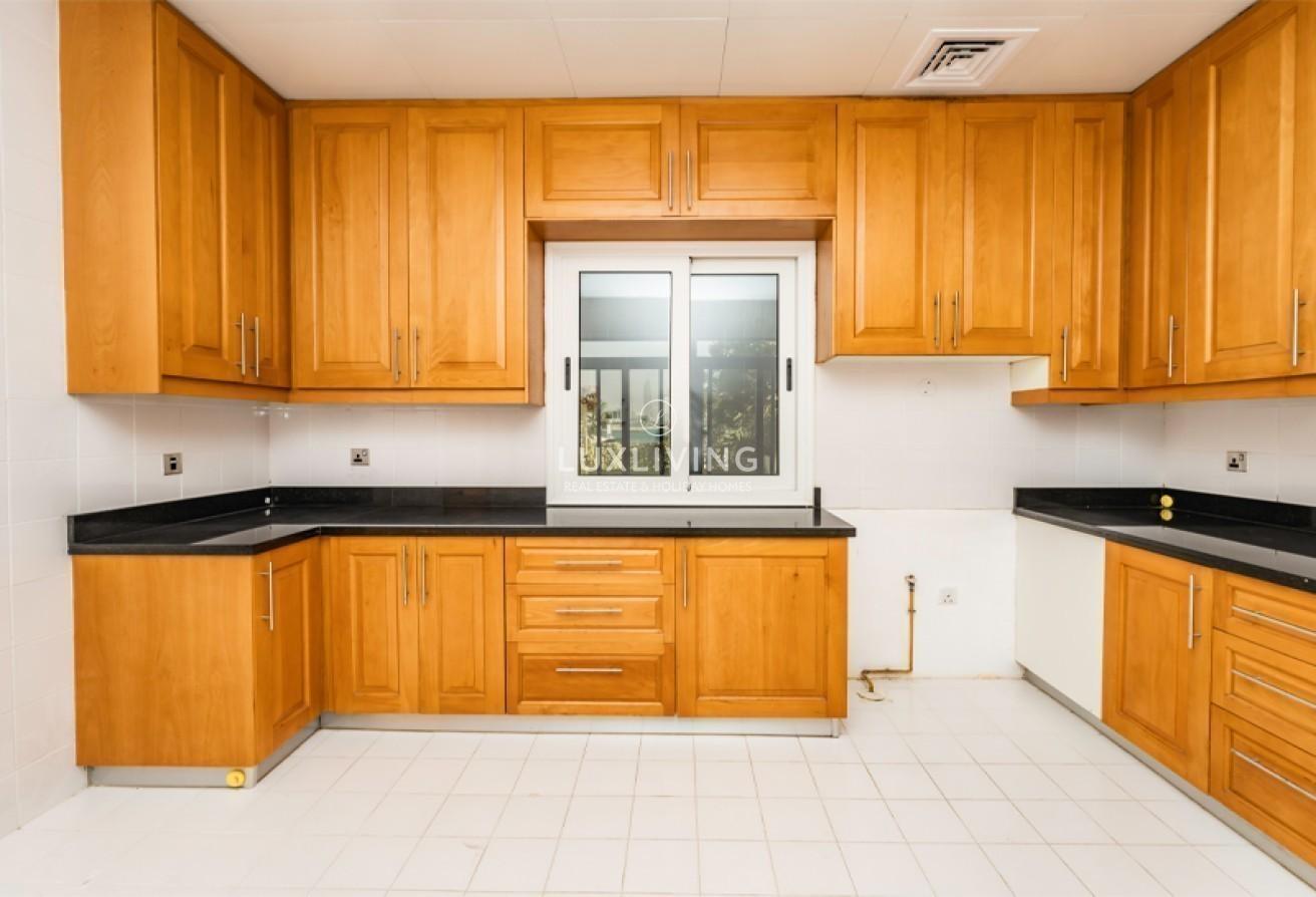 Beachfront Villa | Vacant | Best Deal photo 10