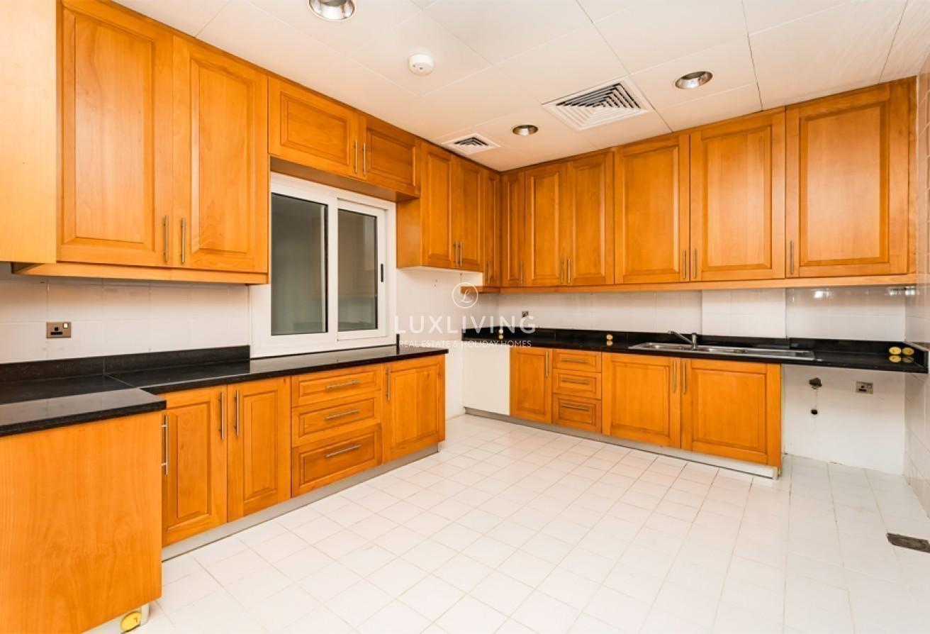 Beachfront Villa | Vacant | Best Deal photo 9