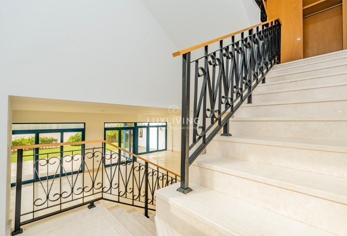 Beachfront Villa | Vacant | Best Deal photo 12