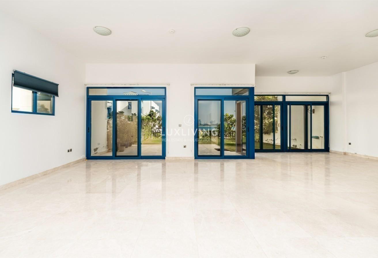 Beachfront Villa | Vacant | Best Deal photo 3