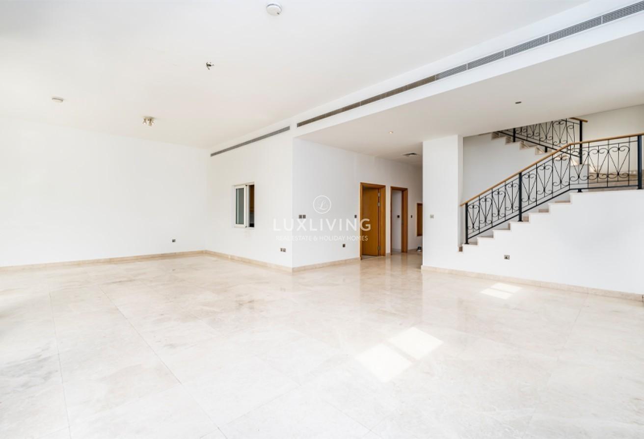 Beachfront Villa | Vacant | Best Deal photo 8