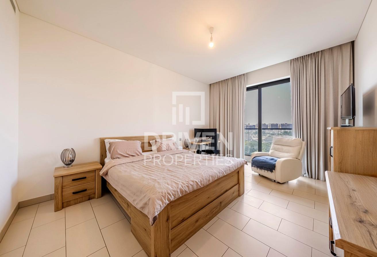 Park Facing | Huge Layout plus Maid's Room photo 6