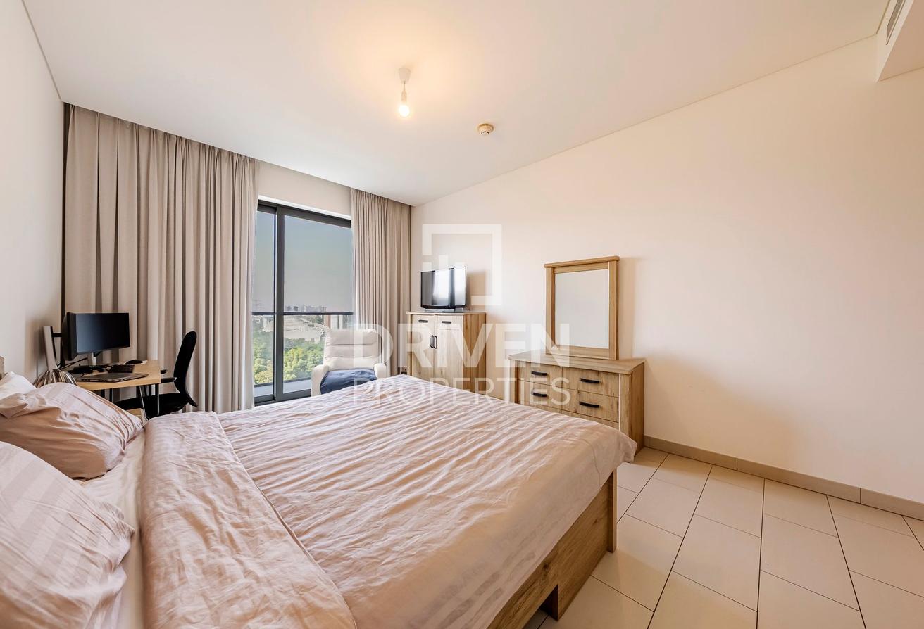 Park Facing | Huge Layout plus Maid's Room photo 8