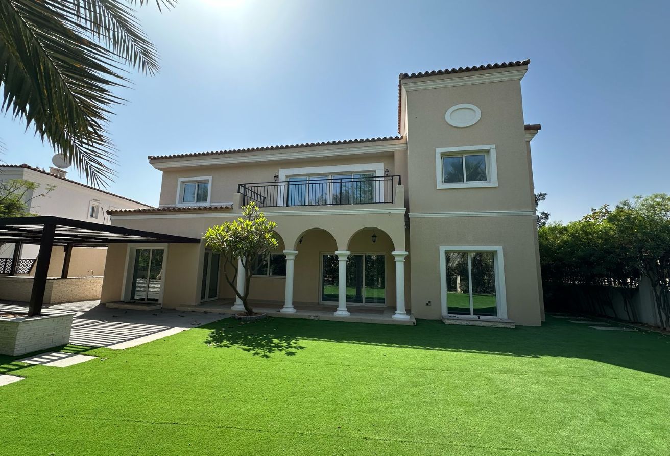 FAMILY VILLA | HUGE PLOT  |  AVAILABLE IN JUNE