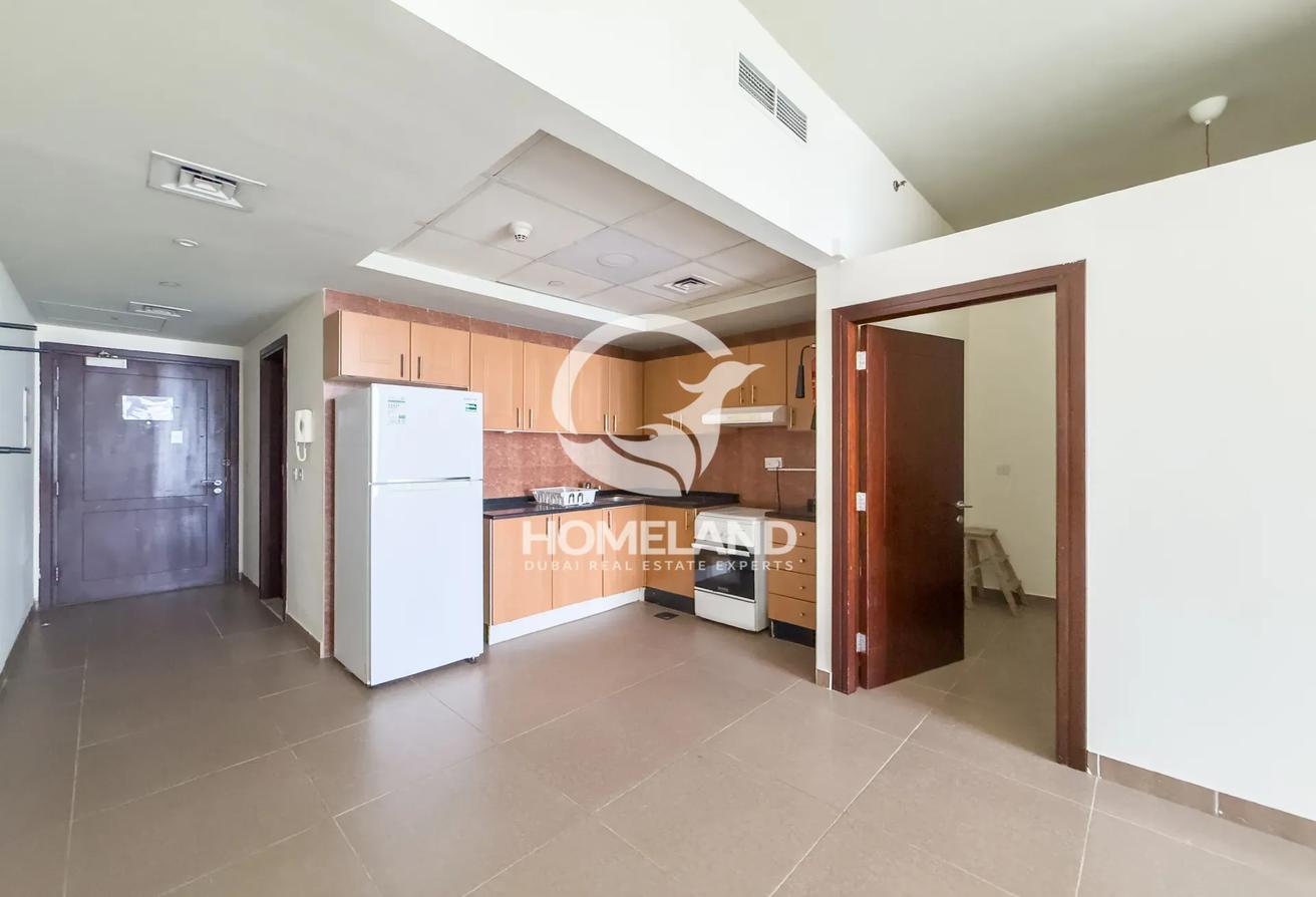 Prime location |Equipped kitchen |Bright and clean photo 3