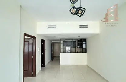 شقة - غرفة نوم - 2 حمامات للايجار في 1 رويال ريزدنس - رويال ريزدنس - مدينة دبي الرياضية - دبي