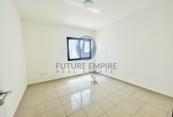 Huge 2BR | Master/R| Parking | Near Garhoud metro photo 2