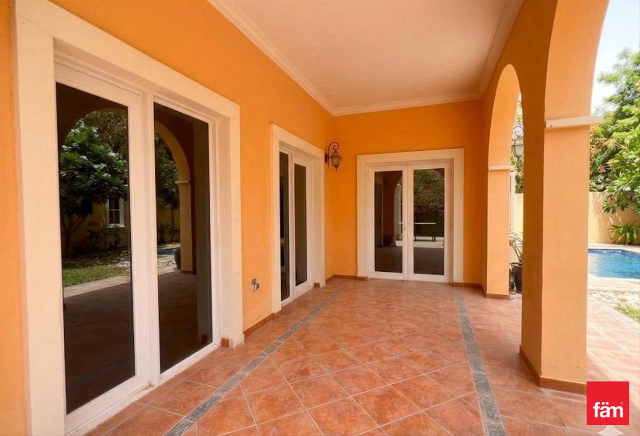 NEGOTIABLE 5 BEDROOMS BIG PLOT photo 7