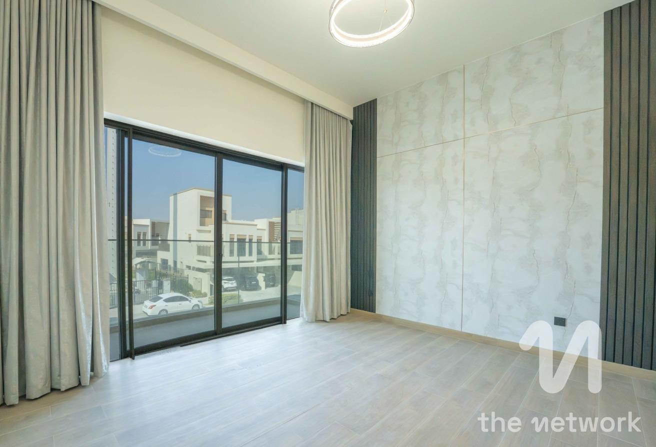Luxurious 6BR Villa | Prime Lagoon Facing photo 14