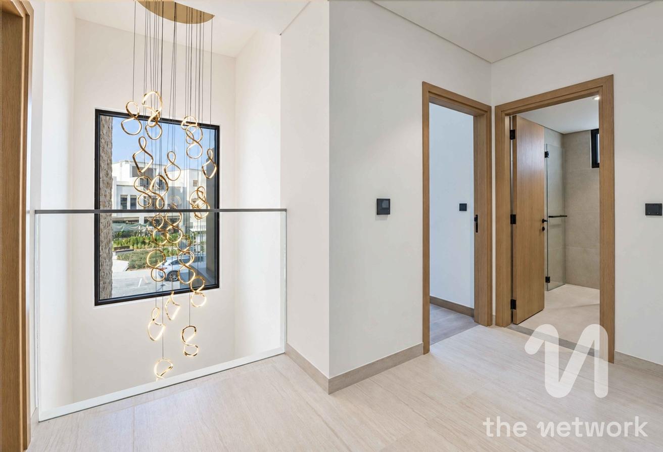 Luxurious 6BR Villa | Prime Lagoon Facing photo 13