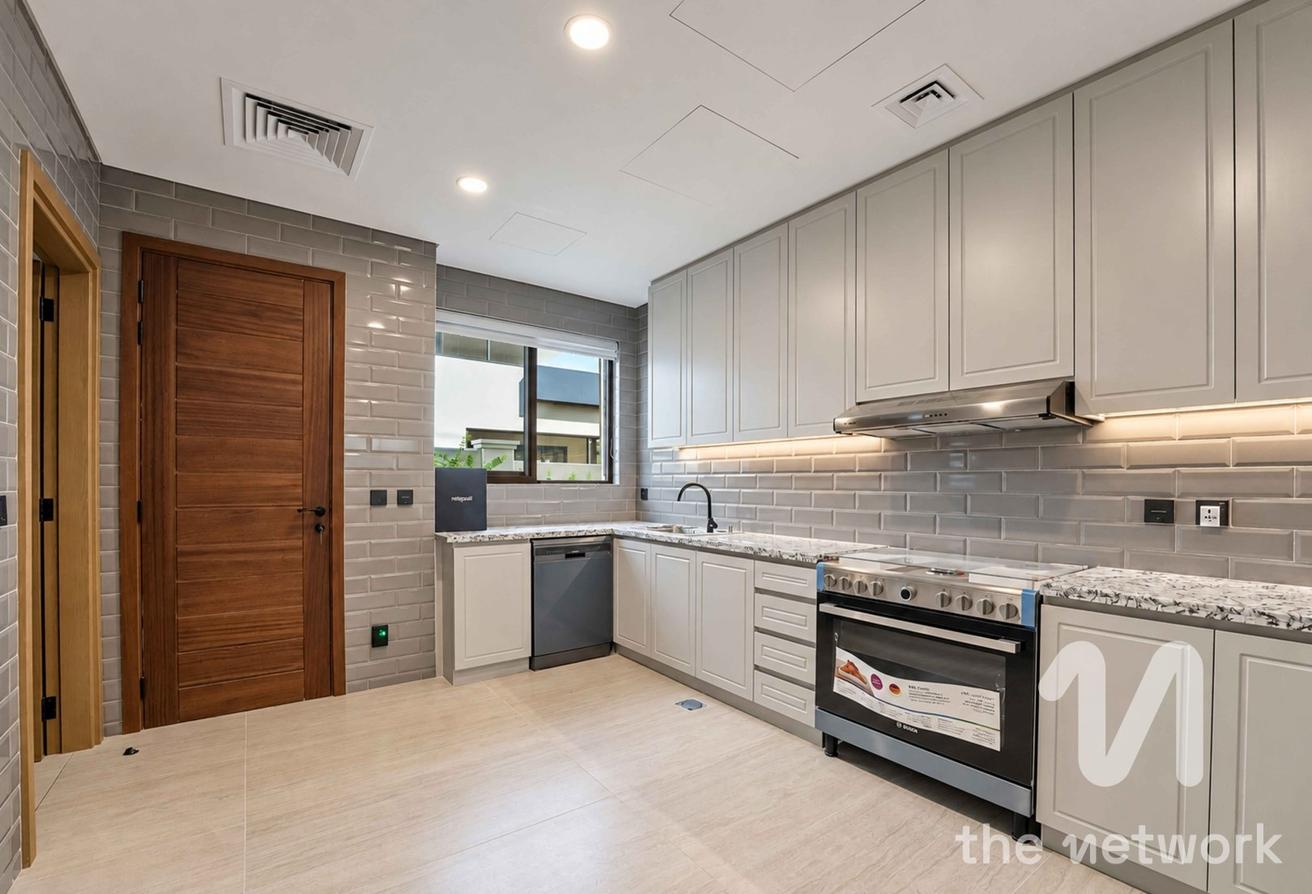 Luxurious 6BR Villa | Prime Lagoon Facing photo 5