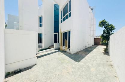 Villa - 4 Bedrooms - 4 Bathrooms for rent in Jumeirah 1 Villas - Jumeirah 1 - Jumeirah - Dubai