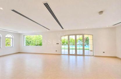 Villa - 4 Bedrooms - 5 Bathrooms for rent in District 4 - Jumeirah Park - Dubai
