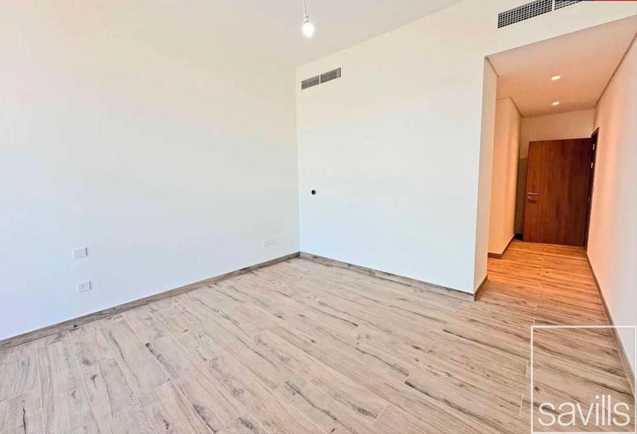 Single Row | Ready to Move In | Community Expert photo 5