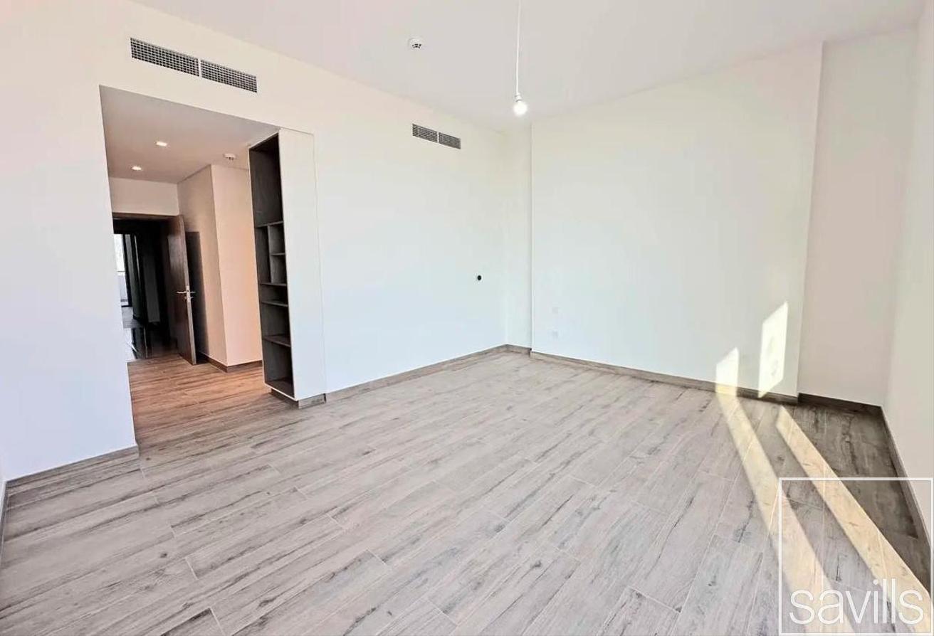 Single Row | Ready to Move In | Community Expert photo 6