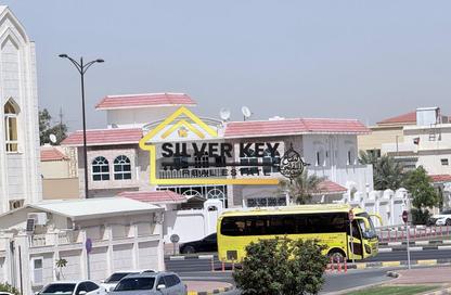 Villa - 5 Bedrooms - 6 Bathrooms for rent in Al Falaj - Al Riqqa - Sharjah Villa - 5 Bedrooms - 6 Bathrooms for rent in Al Falaj - Al Riqqa - Sharjah