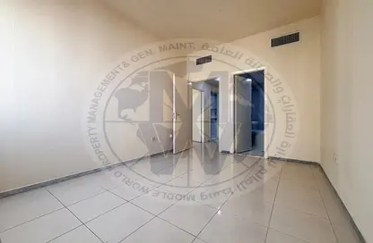 شقة - غرفة نوم - 2 حمامات للايجار في شارع حمدان - أبوظبي