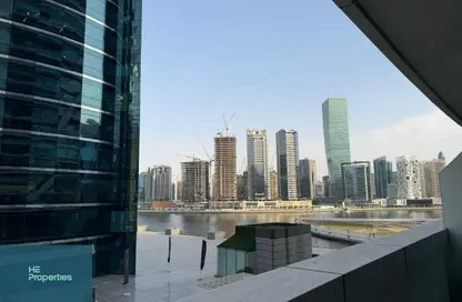 شقة - غرفة نوم - 1 حمام للايجار في حافة الخليج - الخليج التجاري - دبي