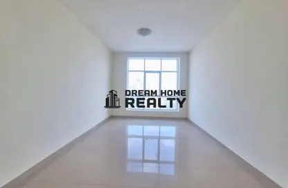 شقة - 2 غرف نوم - 2 حمامات للايجار في التعاون - الشارقة