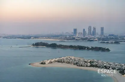 Apartment - 1 Bedroom - 2 Bathrooms for rent in The Palm Tower - Palm Jumeirah - Dubai