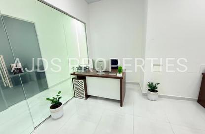 Office Space - Studio - 1 Bathroom for rent in Red Avenue - Al Garhoud - Dubai
