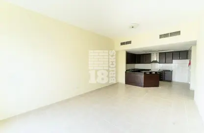 شقة - 2 غرف نوم - 3 حمامات للبيع في المبنى 153 - طراز حديث - ديسكفري جاردنز - دبي شقة - 2 غرف نوم - 3 حمامات للبيع في المبنى 153 - طراز حديث - ديسكفري جاردنز - دبي