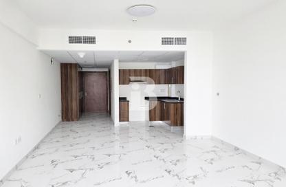 Apartment - Studio - 1 for rent in West - Marina Residences Phase 3 - Al Hamra Village - Ras Al Khaimah