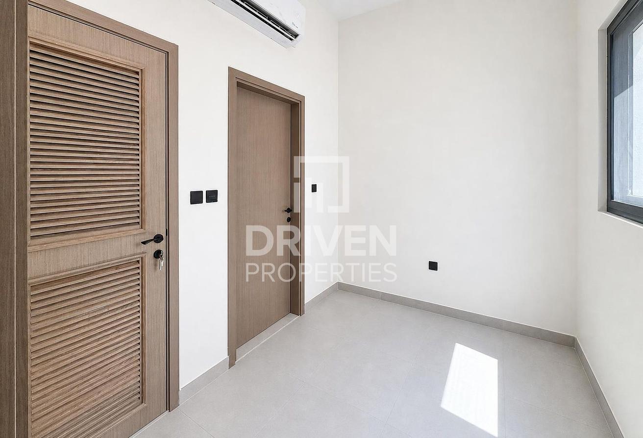 Brand New | Well Maintained | Flexible Cheques photo 8