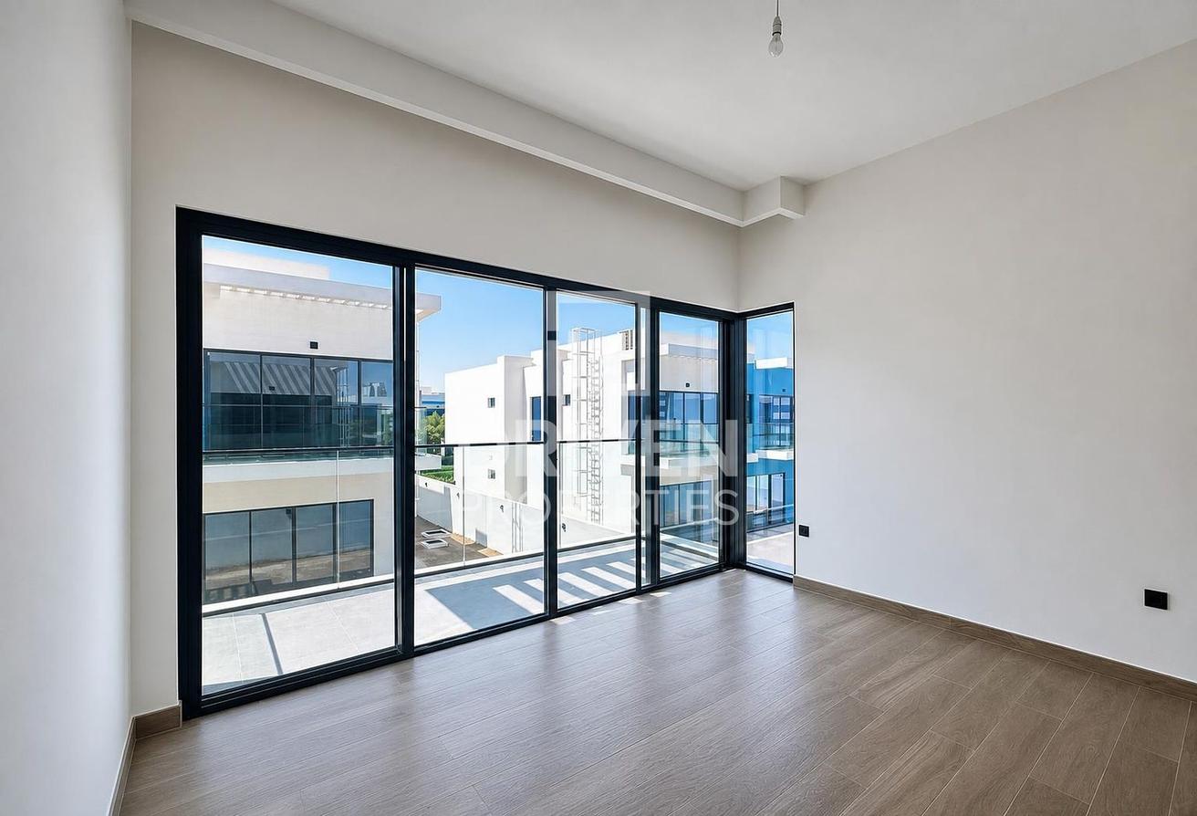 Brand New | Well Maintained | Flexible Cheques photo 11