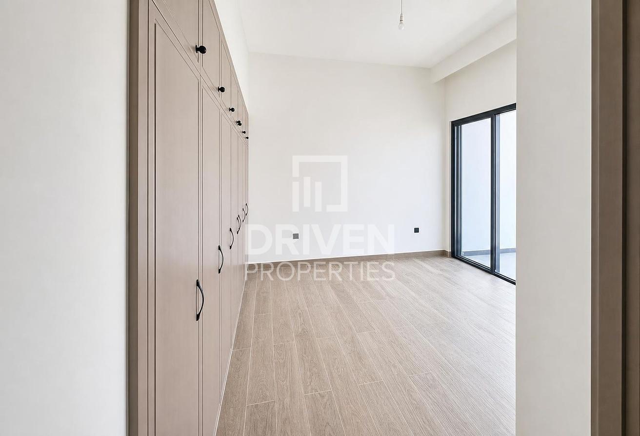 Brand New | Well Maintained | Flexible Cheques photo 6