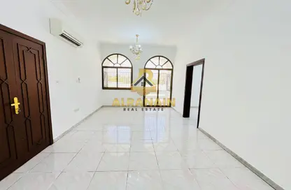 شقة - 3 غرف نوم - 4 حمامات للايجار في الرويكة - المويجي - العين