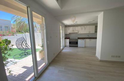 Villa - 2 Bedrooms - 3 Bathrooms for rent in Springs 15 - The Springs - Dubai Villa - 2 Bedrooms - 3 Bathrooms for rent in Springs 15 - The Springs - Dubai