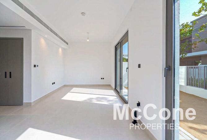 Corner Plot | Close to Amenities | Landscaped photo 2