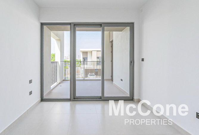 Corner Plot | Close to Amenities | Landscaped photo 3