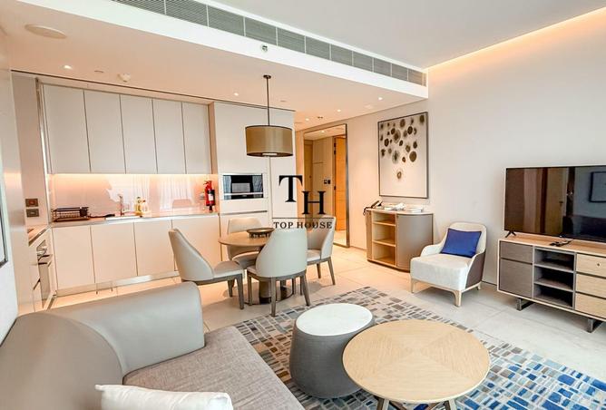 أكبر تصميم | خالٍ | الفواتير مشمولة