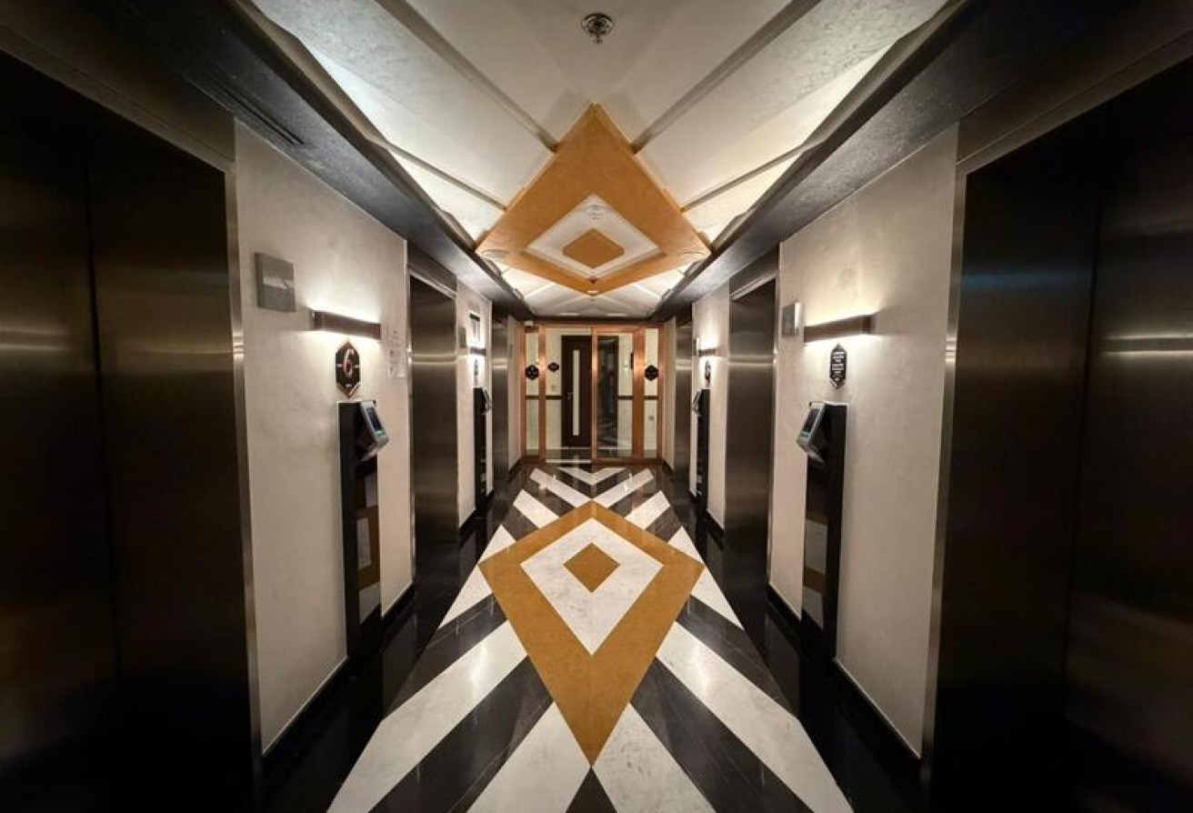 VACANT STUDIO | FURNISHED | PRIME LOCATION gallery image
