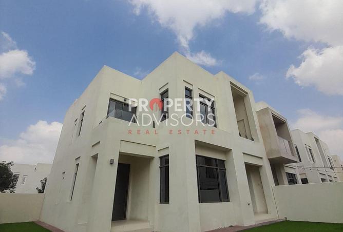 Vacant | Single Row | Corner Unit I Large Lay-out