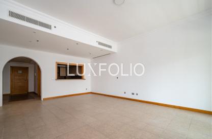 Apartment - 2 Bedrooms - 2 Bathrooms for rent in Al Sarrood - Shoreline Apartments - Palm Jumeirah - Dubai