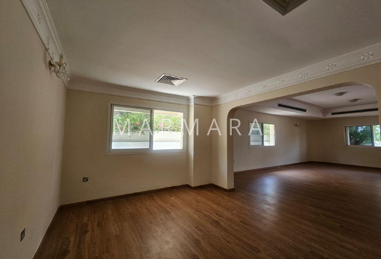Spacious Compound villa | Prime Location | Vacant photo 10