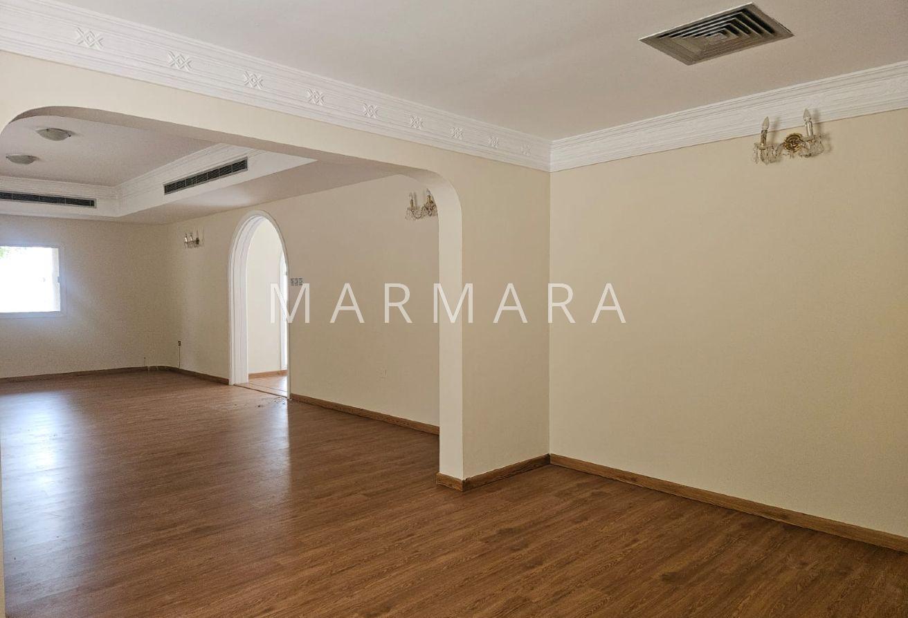 Spacious Compound villa | Prime Location | Vacant photo 11