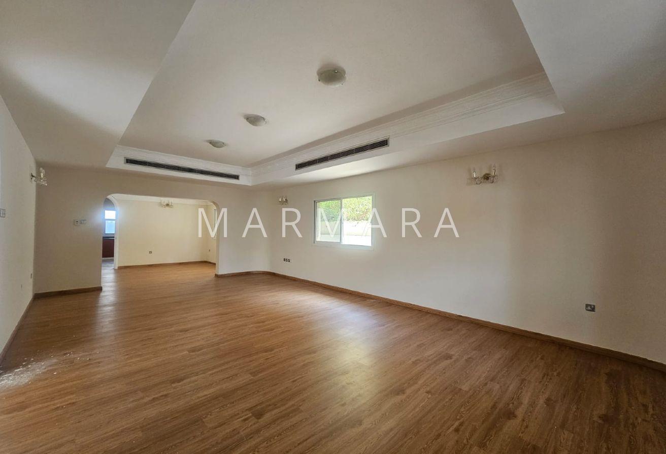 Spacious Compound villa | Prime Location | Vacant photo 9