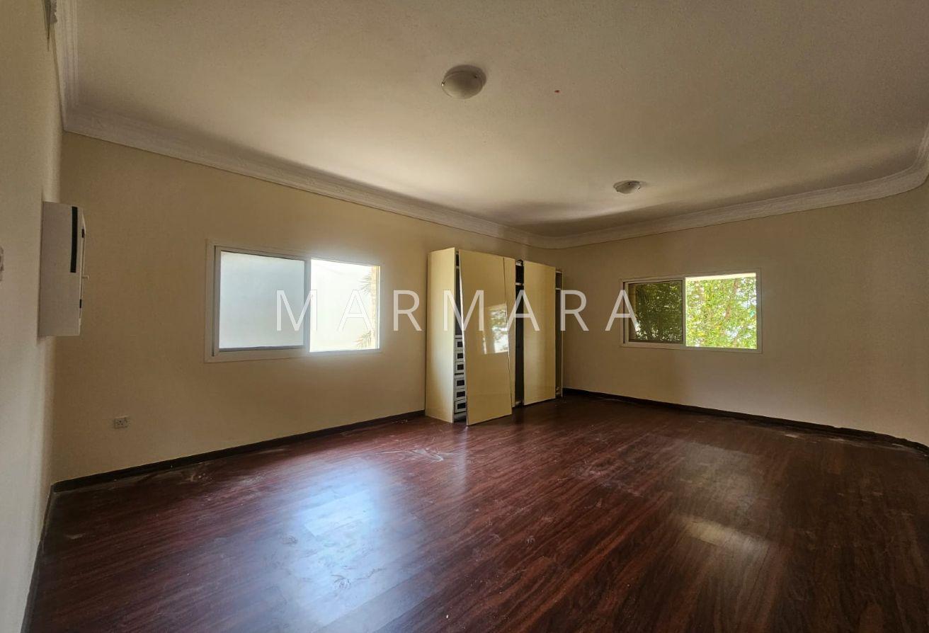 Spacious Compound villa | Prime Location | Vacant photo 16