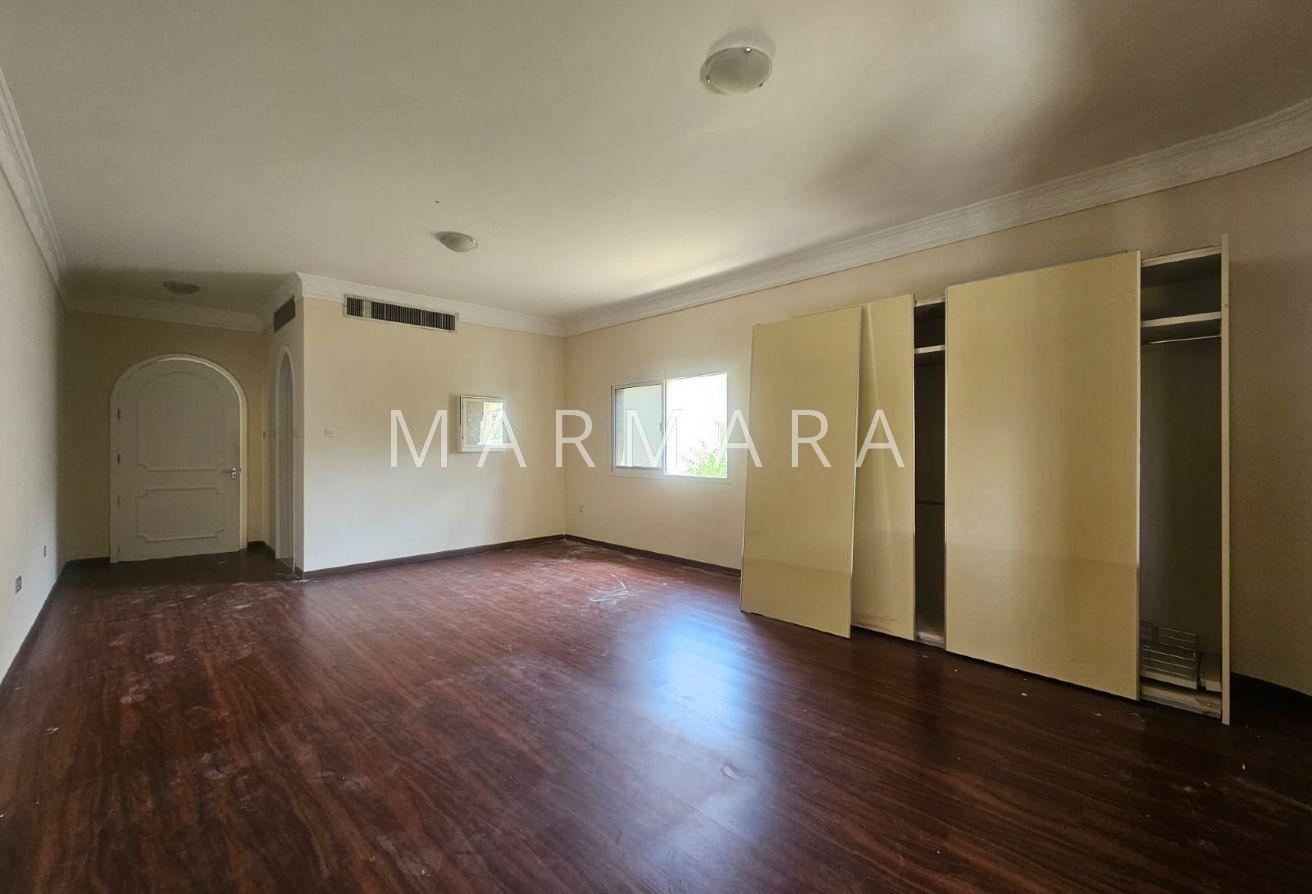 Spacious Compound villa | Prime Location | Vacant photo 18