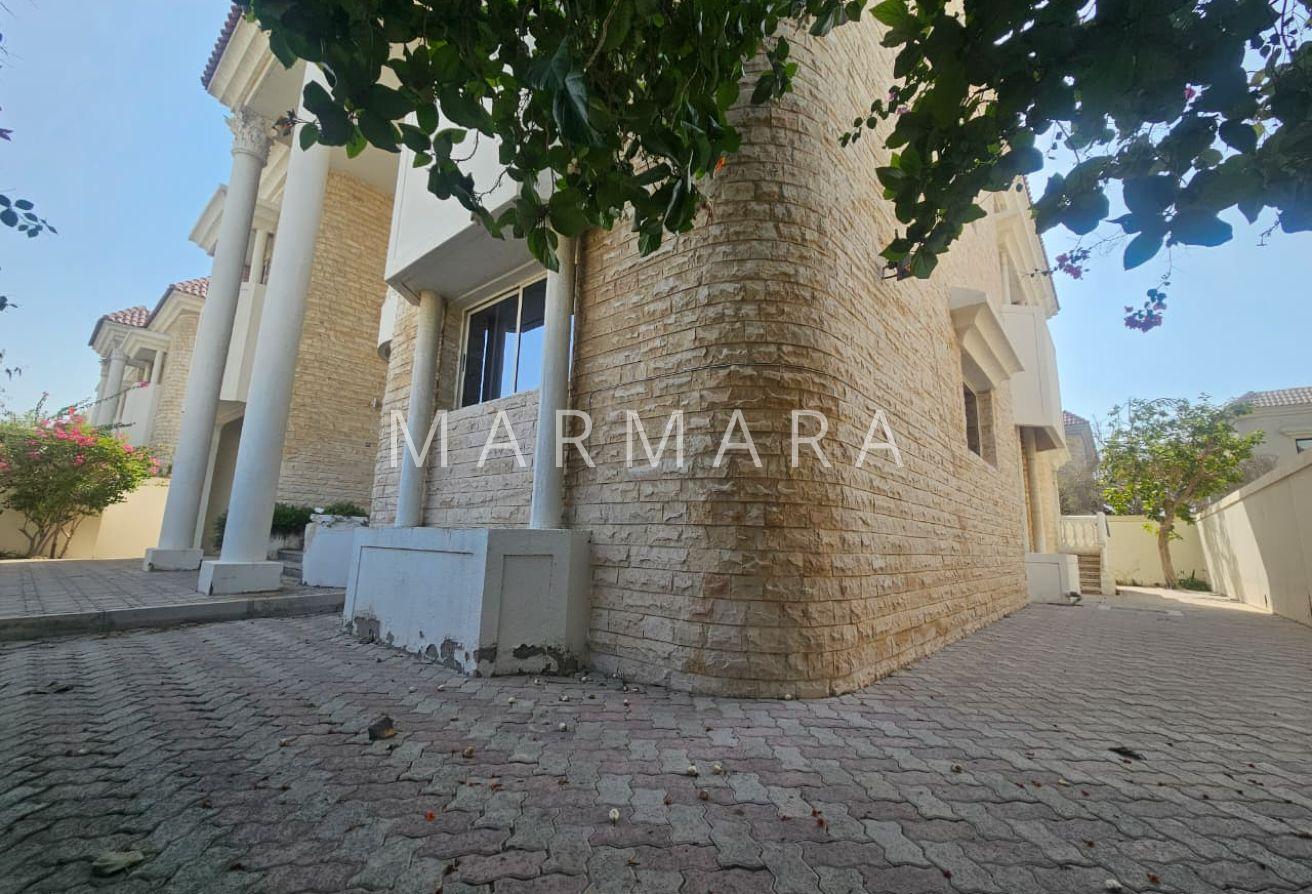 Spacious Compound villa | Prime Location | Vacant photo 8
