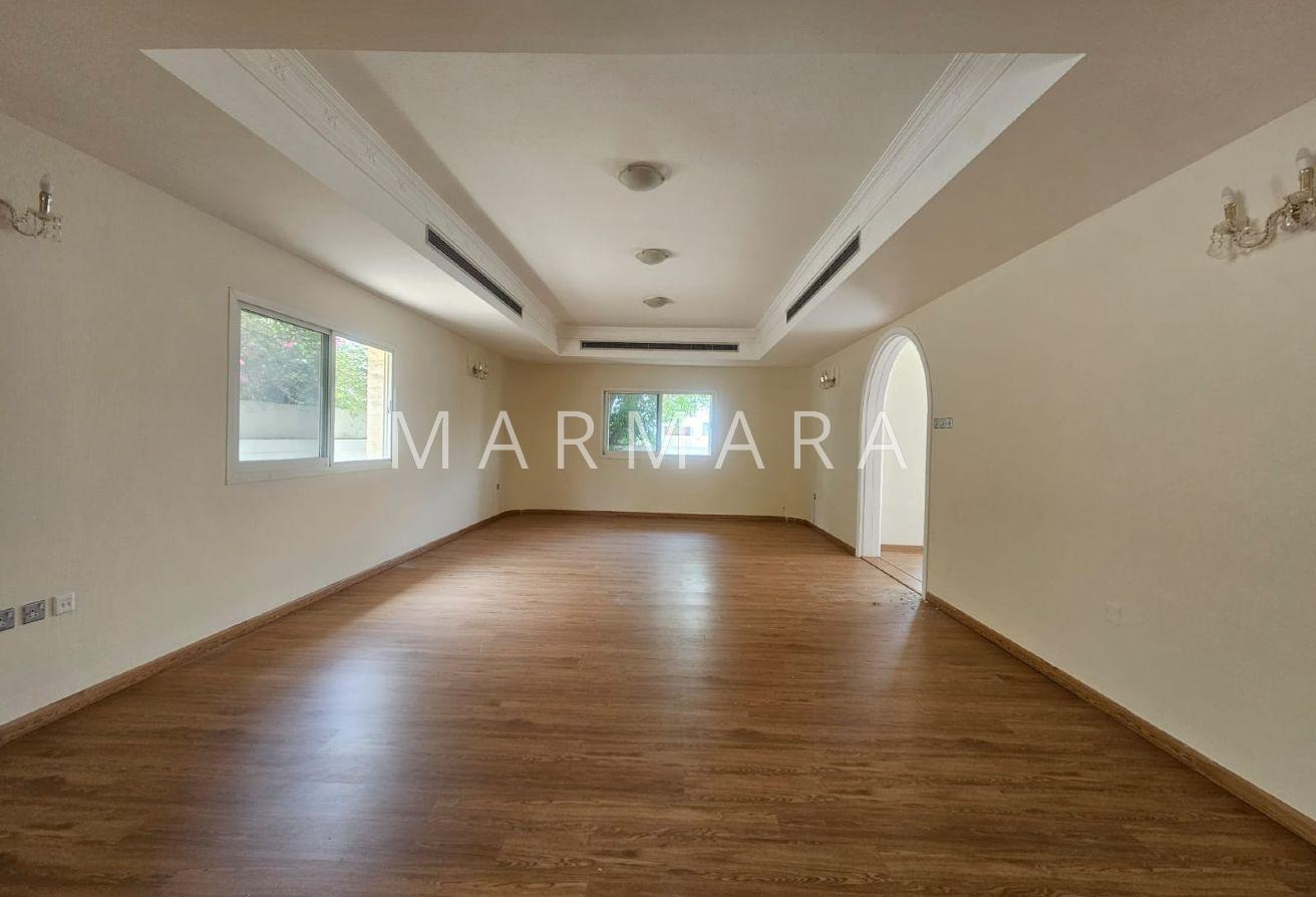 Spacious Compound villa | Prime Location | Vacant photo 2