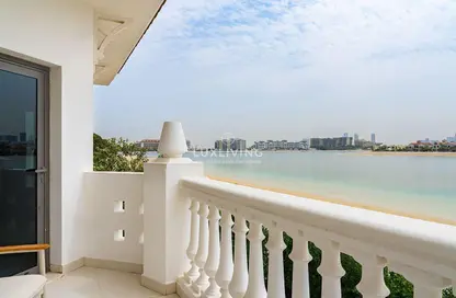 Villa - 4 Bedrooms - 5 Bathrooms for rent in Garden Homes Frond C - Garden Homes - Palm Jumeirah - Dubai