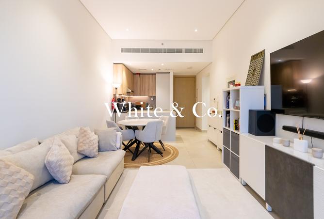 Spacious | Pool View | Vacant on Transfer
