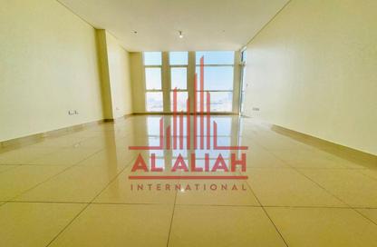 Apartment - 3 Bedrooms - 5 Bathrooms for rent in United Square - Al Khalidiya - Abu Dhabi