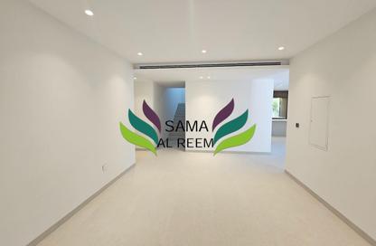 Villa - 5 Bedrooms - 5 Bathrooms for rent in Jumeirah 1 Villas - Jumeirah 1 - Jumeirah - Dubai