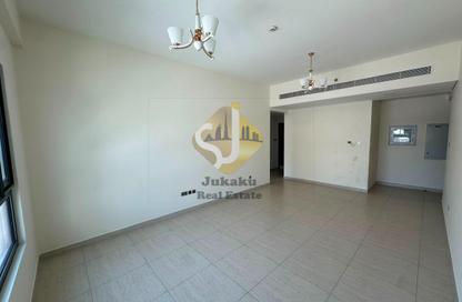 Apartment - 2 Bedrooms - 3 Bathrooms for rent in Yasmeen Building - Al Jaddaf - Dubai
